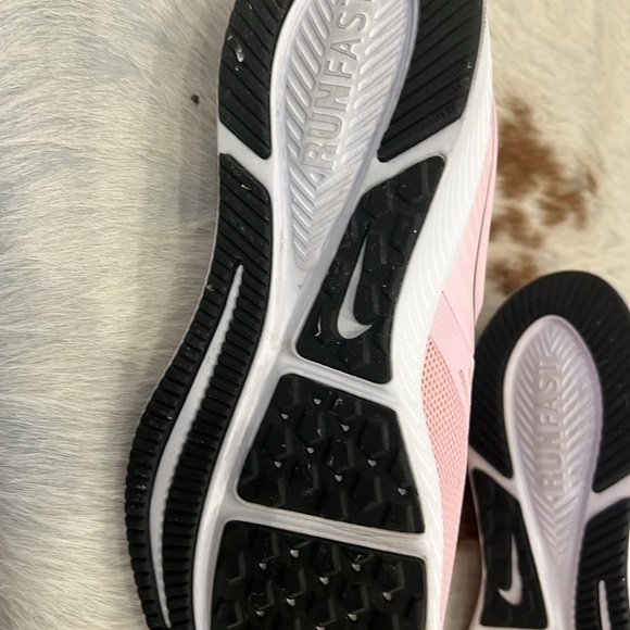 Youth pink Star Runners.  Size Y4.  Worn once. - Picture 4 of 8